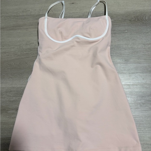 Alo Yoga Airbrush Streamlined Dress - Picture 2 of 4